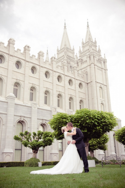 EK-Studios-Wedding-Photographer-Salt-lake-hardware-building-reception022-Blog(pp_w480_h720)