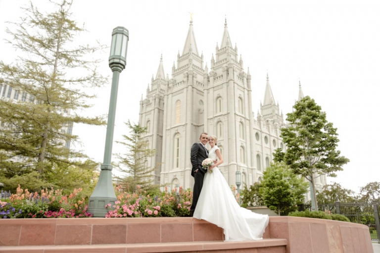 EK-Studios-Wedding-Photographer-Salt-lake-hardware-building-reception025-Blog(pp_w768_h511)