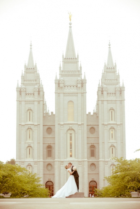 EK-Studios-Wedding-Photographer-Salt-lake-hardware-building-reception027-Blog(pp_w480_h719)