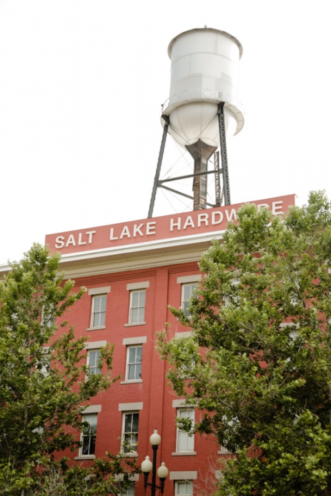 EK-Studios-Wedding-Photographer-Salt-lake-hardware-building-reception029-Blog(pp_w480_h720)
