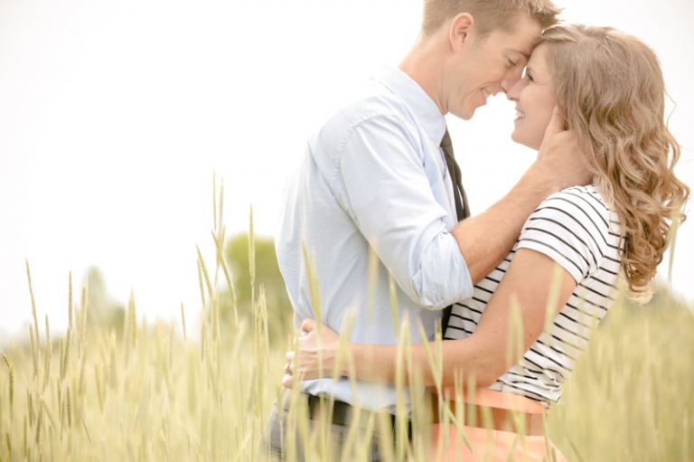 EK-Studios-Wedding-Photographer-Sunkissed-Wheat-field-Engagements004-Blog(pp_w768_h511)