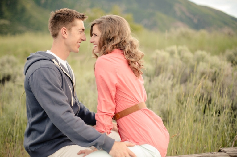 EK-Studios-Wedding-Photographer-Sunkissed-Wheat-field-Engagements024-Blog(pp_w768_h511)