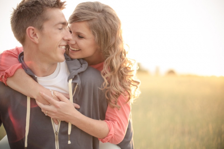EK-Studios-Wedding-Photographer-Sunkissed-Wheat-field-Engagements039-Blog(pp_w768_h511)