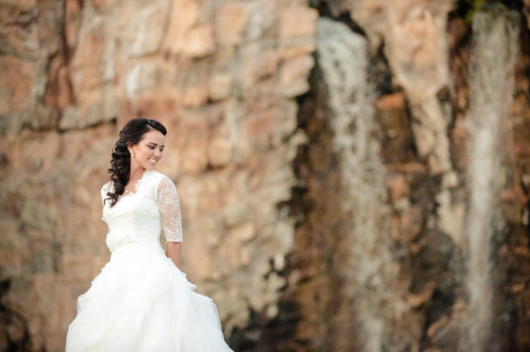 EK-Studios-Wedding-Photographer-Thanksgiving-Point-Bridals-Gardens055-Blog(pp_w768_h511)