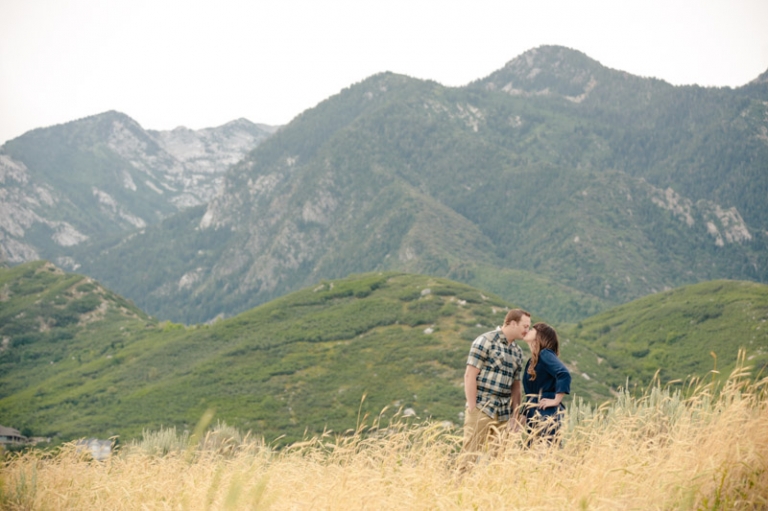 EK-Studios-Wedding-Photographer-Wheat-field-engagements011-Blog(pp_w768_h511)