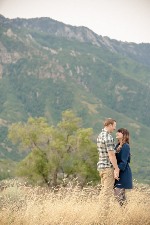 EK-Studios-Wedding-Photographer-Wheat-field-engagements013-Blog(pp_w480_h720)
