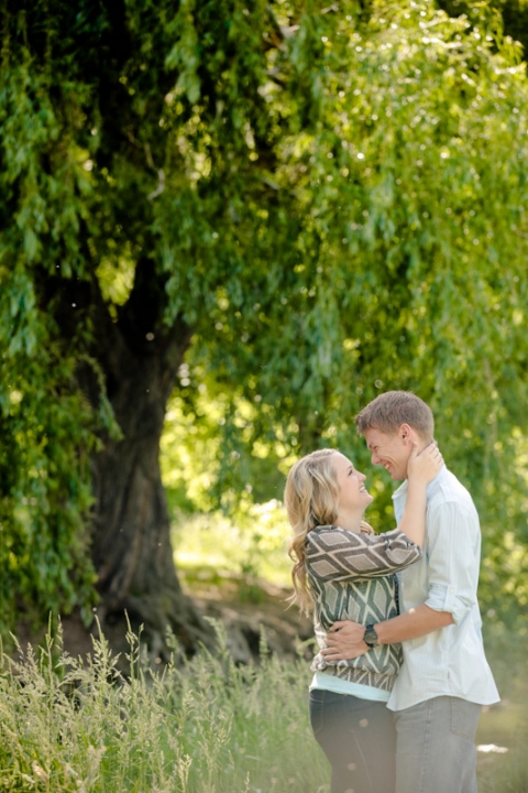 EK-Studios-Wedding-Photographer-picnic-under-a-willow-tree006-Blog(pp_w480_h720)