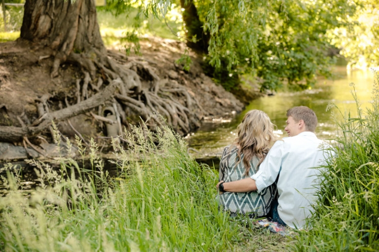 EK-Studios-Wedding-Photographer-picnic-under-a-willow-tree013-Blog(pp_w768_h511)