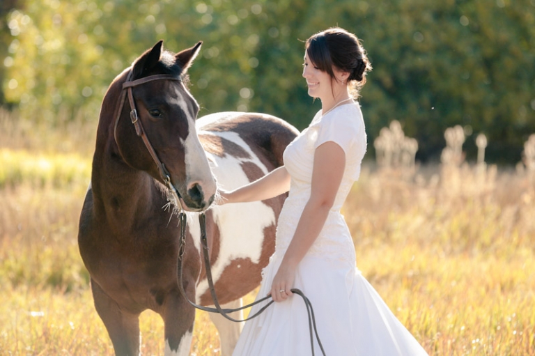 Wedding-and-Portrait-Photographer-Bridals-with-Horse003Brials-Mattie-0R0A0545-Final-Blog(pp_w768_h511)