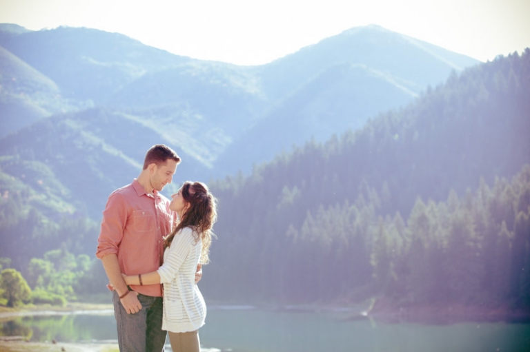 EK-Studios-Wedding-Photographer-Engagements-at-a-lake-in-the-mountains005-Blog(pp_w768_h511)