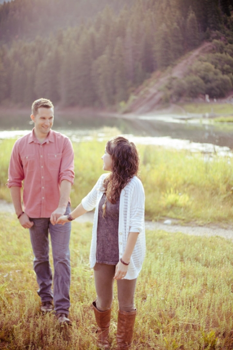 EK-Studios-Wedding-Photographer-Engagements-at-a-lake-in-the-mountains016-Blog(pp_w480_h720)