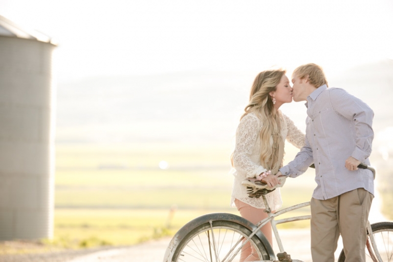 EK-Studios-Wedding-Photographer-Vintage-Engagements-UT032-Blog(pp_w768_h511)