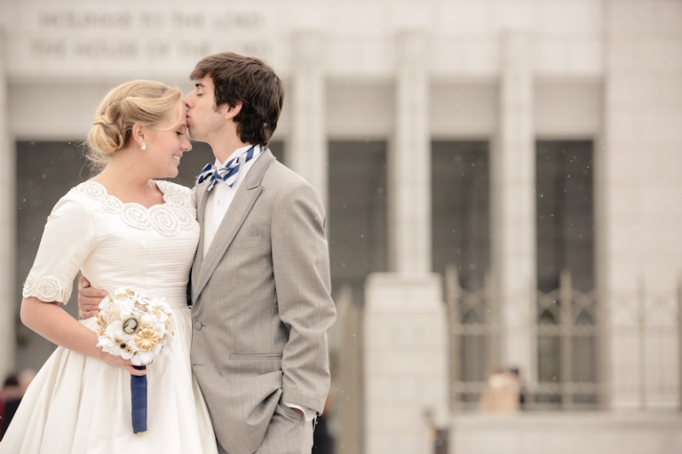 Wedding-Photographer-Barn-wedding-reception-winter013-Blog(pp_w768_h511)