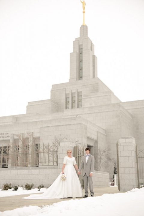 Wedding-Photographer-Barn-wedding-reception-winter014-Blog(pp_w480_h720)