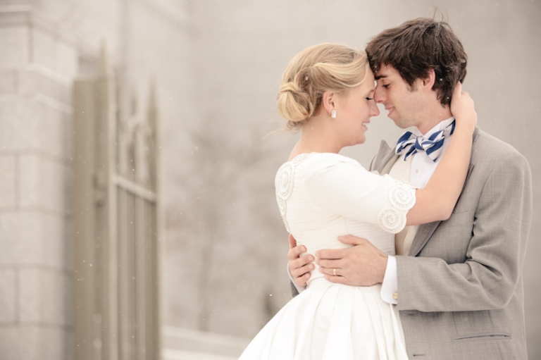 Wedding-Photographer-Barn-wedding-reception-winter018-Blog(pp_w768_h511)