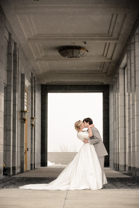 Wedding-Photographer-Barn-wedding-reception-winter026-Blog(pp_w480_h720)