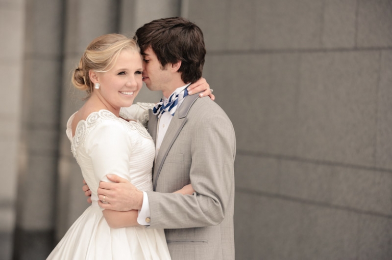 Wedding-Photographer-Barn-wedding-reception-winter027-Blog(pp_w768_h511)