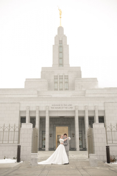 Wedding-Photographer-Barn-wedding-reception-winter029-Blog(pp_w480_h720)