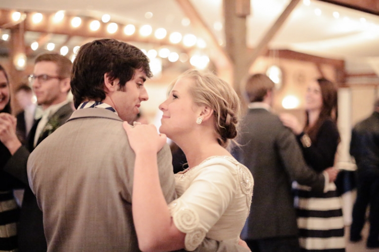 Wedding-Photographer-Barn-wedding-reception-winter083-Blog(pp_w768_h511)