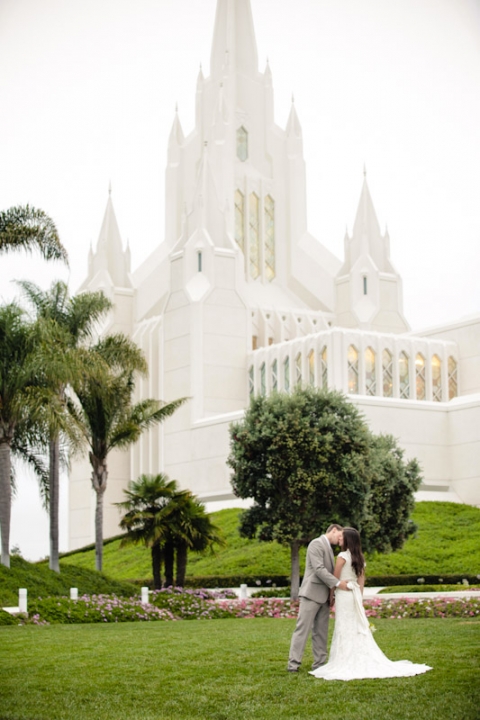 Wedding-and-Portrait-Photographer-LDS-San-Diego-Temple-Wedding039IMG_3661-Blog(pp_w480_h720)
