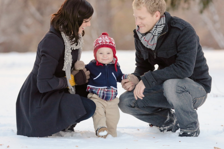 EK-Studios-Utah-Wedding-Photographers-Winter-Family-Photoshoot-in-snow015-Blog(pp_w768_h512)