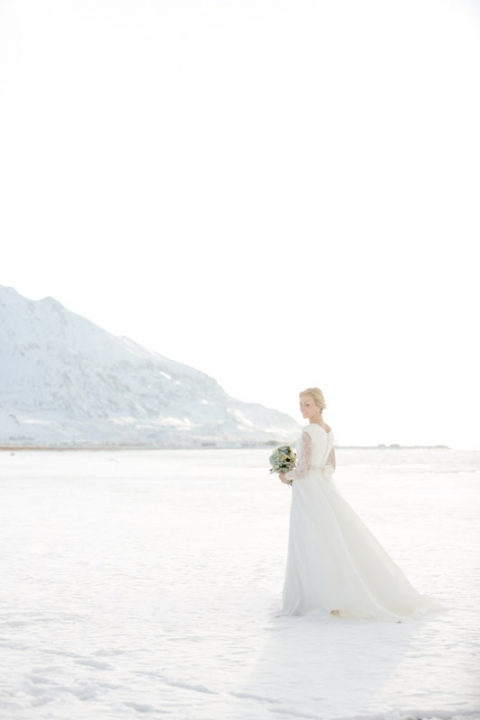 EK-Studios-Utah-Wedding-Photographers-Saltair-Winter-Bridals007-Blog(pp_w480_h720)