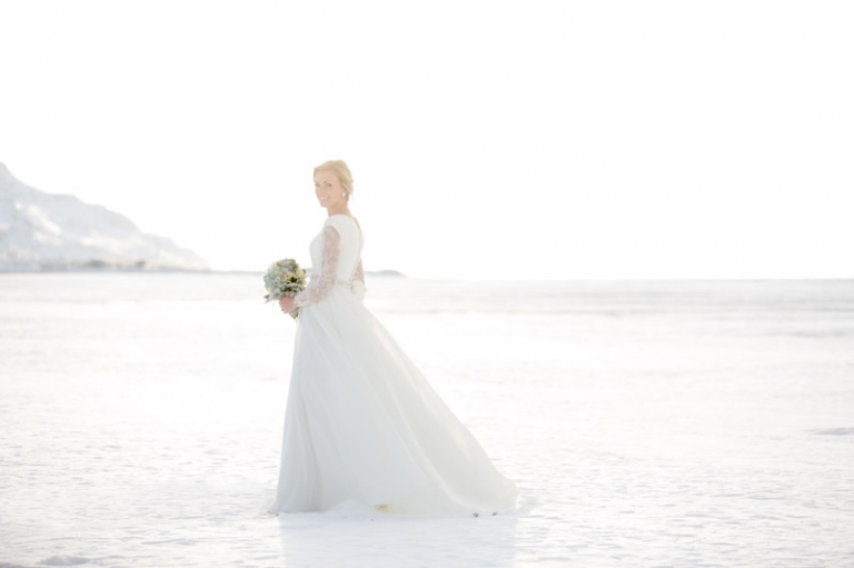 EK-Studios-Utah-Wedding-Photographers-Saltair-Winter-Bridals019-Blog(pp_w768_h511)
