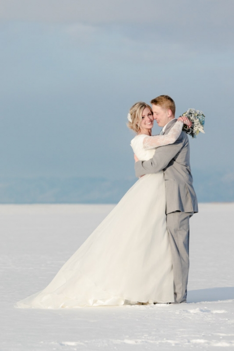 EK-Studios-Utah-Wedding-Photographers-Saltair-Winter-Bridals026-Blog(pp_w480_h720)