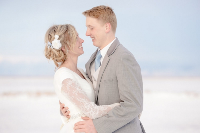 EK-Studios-Utah-Wedding-Photographers-Saltair-Winter-Bridals029-Blog(pp_w768_h511)