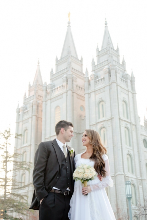 EK-Studios-Utah-Wedding-Photographers-Temple-Sealing-SLC-Winter-Wedding020-Blog(pp_w480_h719)