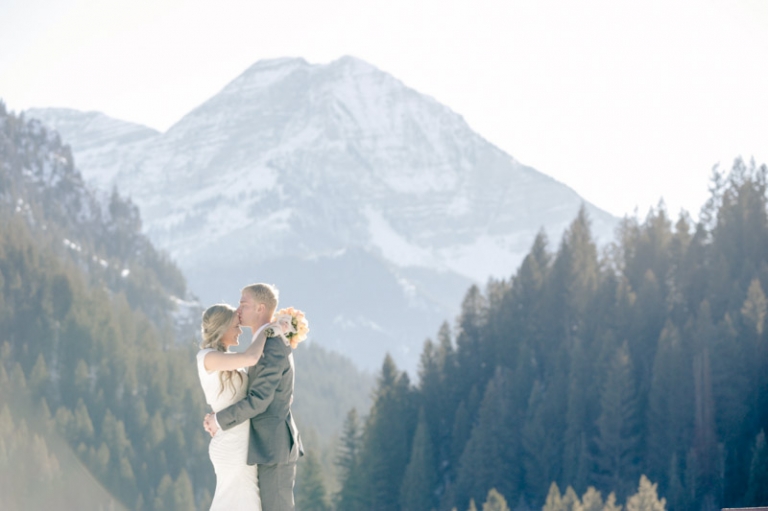 EK-Studios-Utah-Wedding-Photographers-Winter-Canyon-Bridals-at-Lake021-Blog(pp_w768_h511)