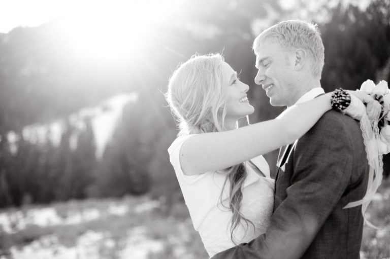 EK-Studios-Utah-Wedding-Photographers-Winter-Canyon-Bridals-at-Lake026-Blog(pp_w768_h511)