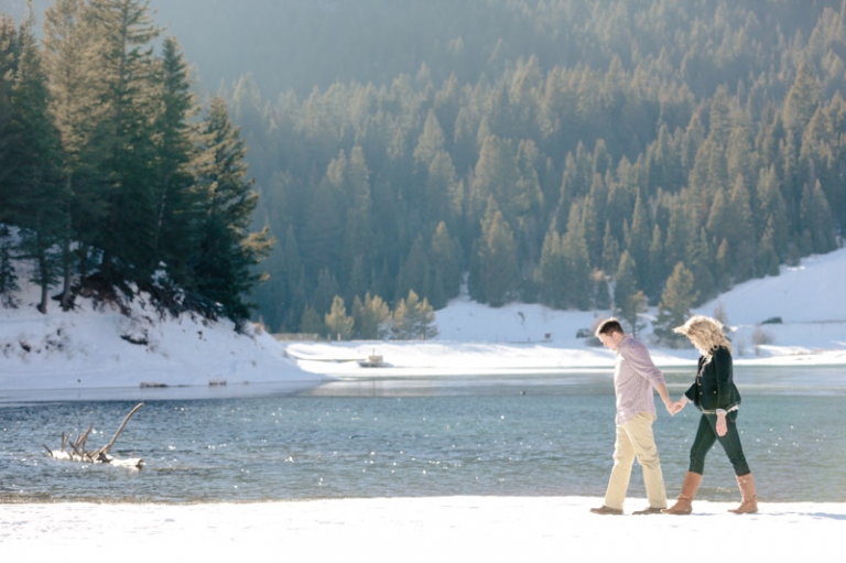 EK-Studios-Utah-Wedding-Photographers-Winter-Engagements-in-the-mountains021-Blog(pp_w768_h511)
