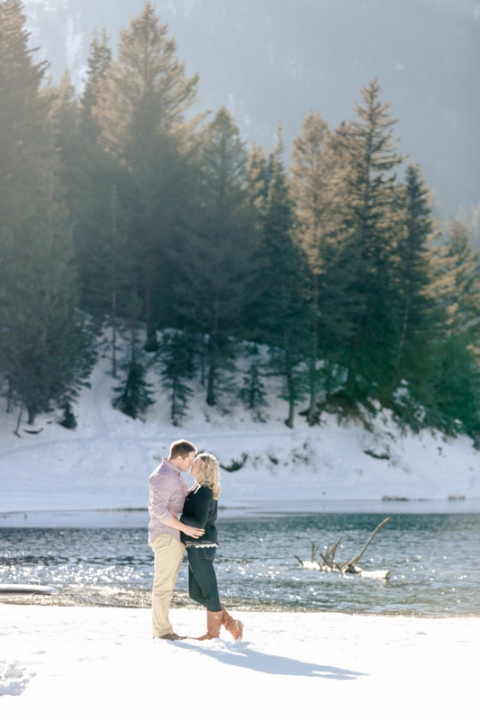 EK-Studios-Utah-Wedding-Photographers-Winter-Engagements-in-the-mountains023-Blog(pp_w480_h720)