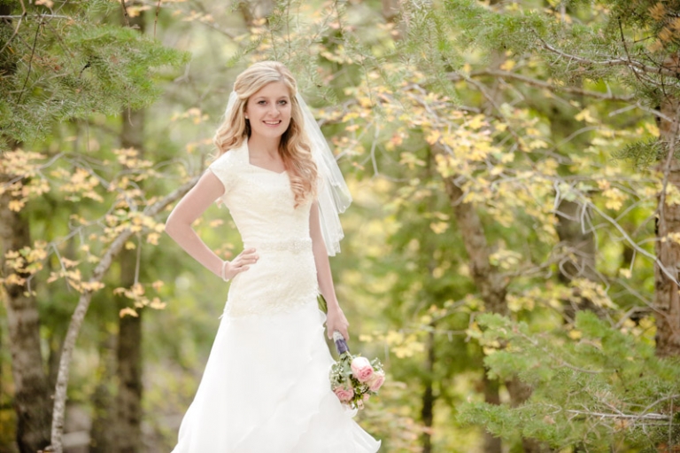 EK-Studios-Wedding-Photographer-Fall-canyon-bridals021-Blog(pp_w768_h511)