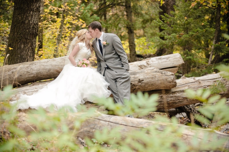 EK-Studios-Wedding-Photographer-Fall-canyon-bridals030-Blog(pp_w768_h511)
