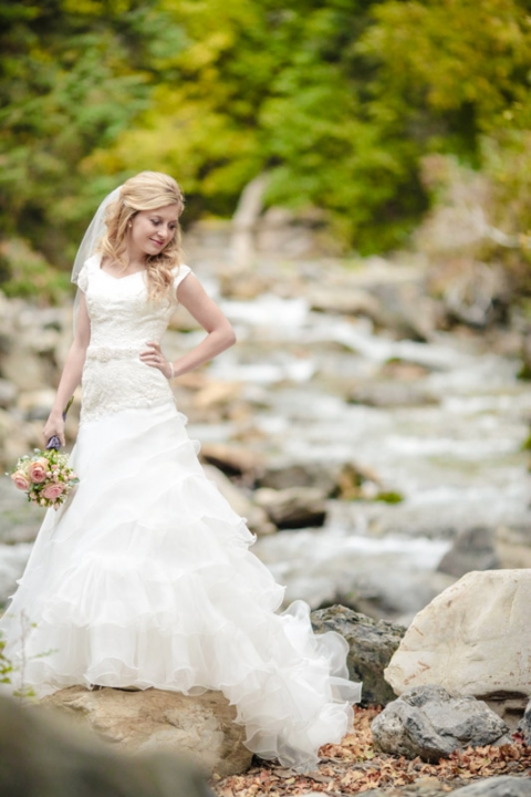 EK-Studios-Wedding-Photographer-Fall-canyon-bridals032-Blog(pp_w480_h720)