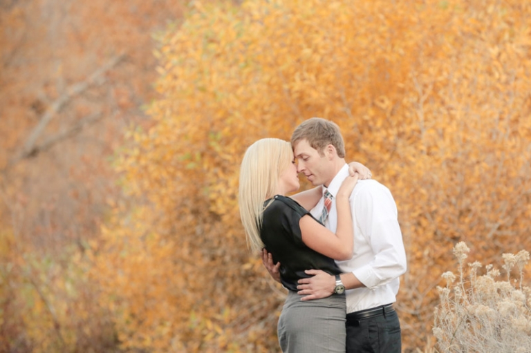 EK-Studios-Wedding-Photographer-Fall-sunkissed-enagements025-Blog(pp_w768_h511)