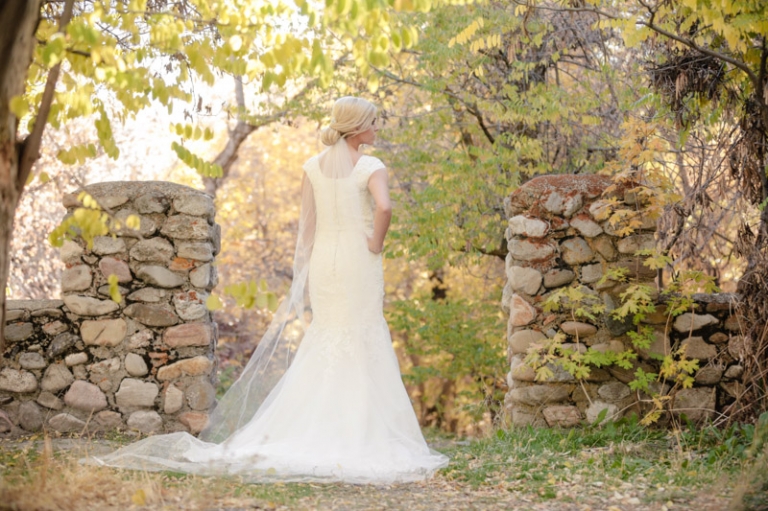 EK-Studios-Wedding-Photographer-SLC-Temple-wedding-fall-bridals016-Blog(pp_w768_h511)
