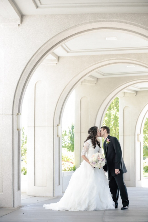 EK-Studios-Wedding-Photographer-Mount-Timpanogos-Temple012-Blog(pp_w480_h720)