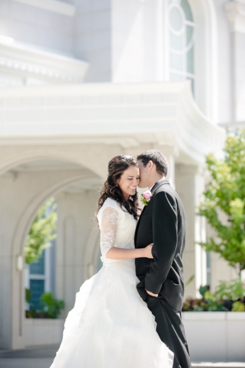 EK-Studios-Wedding-Photographer-Mount-Timpanogos-Temple019-Blog(pp_w480_h720)