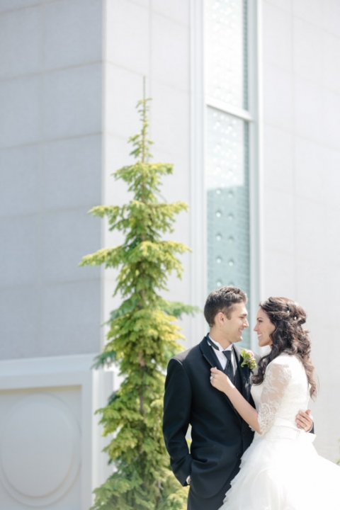EK-Studios-Wedding-Photographer-Mount-Timpanogos-Temple022-Blog(pp_w480_h720)