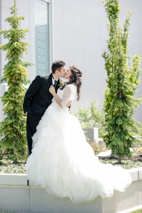 EK-Studios-Wedding-Photographer-Mount-Timpanogos-Temple024-Blog(pp_w480_h720)