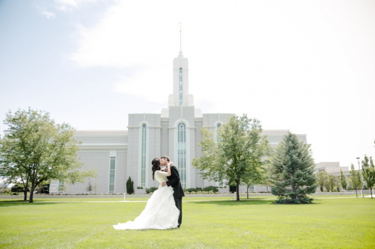 EK-Studios-Wedding-Photographer-Mount-Timpanogos-Temple027-Blog(pp_w768_h511)
