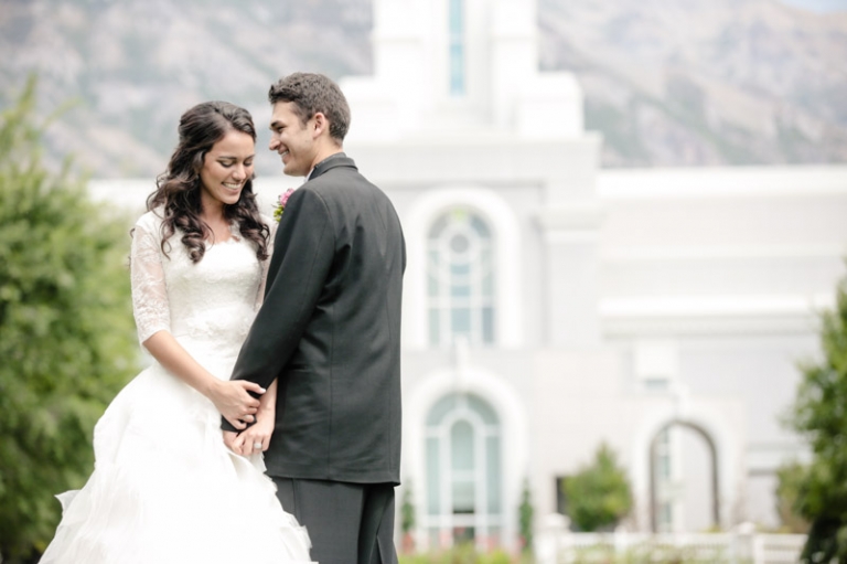EK-Studios-Wedding-Photographer-Mount-Timpanogos-Temple028-Blog(pp_w768_h511)