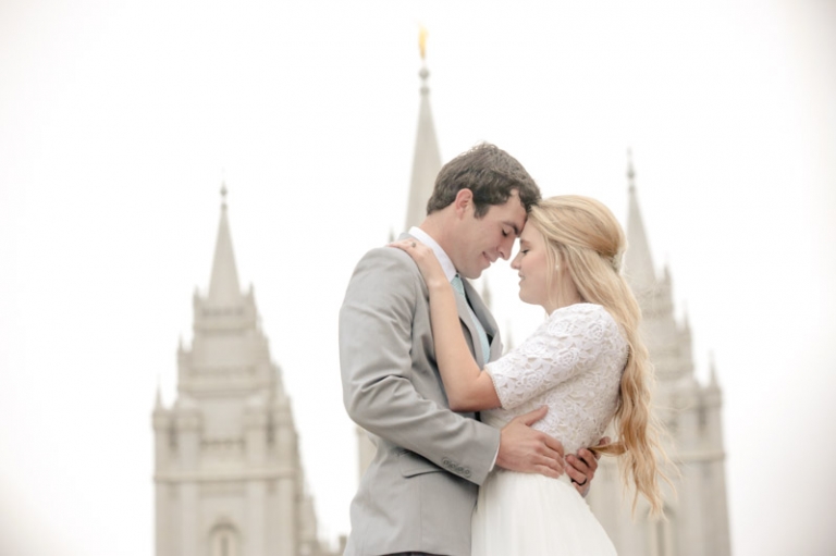 EK-Studios-Wedding-Photographer-My-Nohas-Reception-Center-Photographer024-Blog(pp_w768_h511)