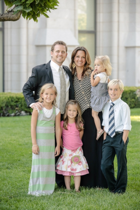 EK-Studios-Wedding-Photographer-SLC-Temple-backyard-wedding-big-long-table004-Blog(pp_w480_h720)