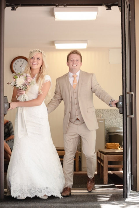 EK-Studios-Wedding-Photographer-SLC-Temple-backyard-wedding-big-long-table006-Blog(pp_w480_h719)