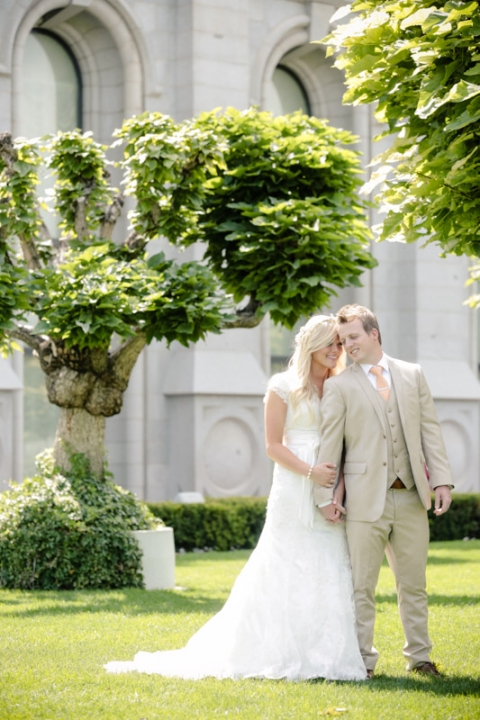 EK-Studios-Wedding-Photographer-SLC-Temple-backyard-wedding-big-long-table016-Blog(pp_w480_h720)
