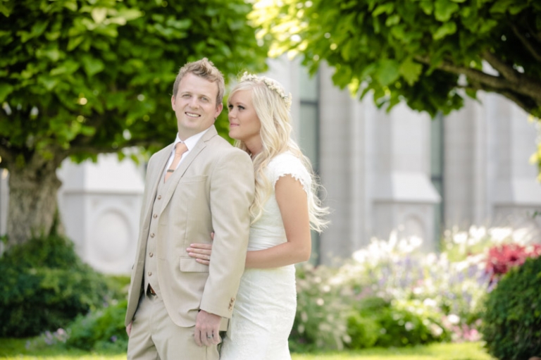 EK-Studios-Wedding-Photographer-SLC-Temple-backyard-wedding-big-long-table017-Blog(pp_w768_h511)